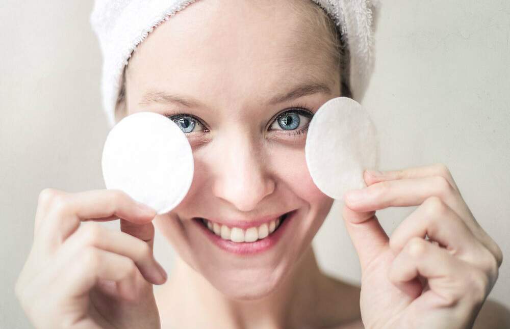 Aprenda agora como tratar olheiras escuras e livre-se desse problema